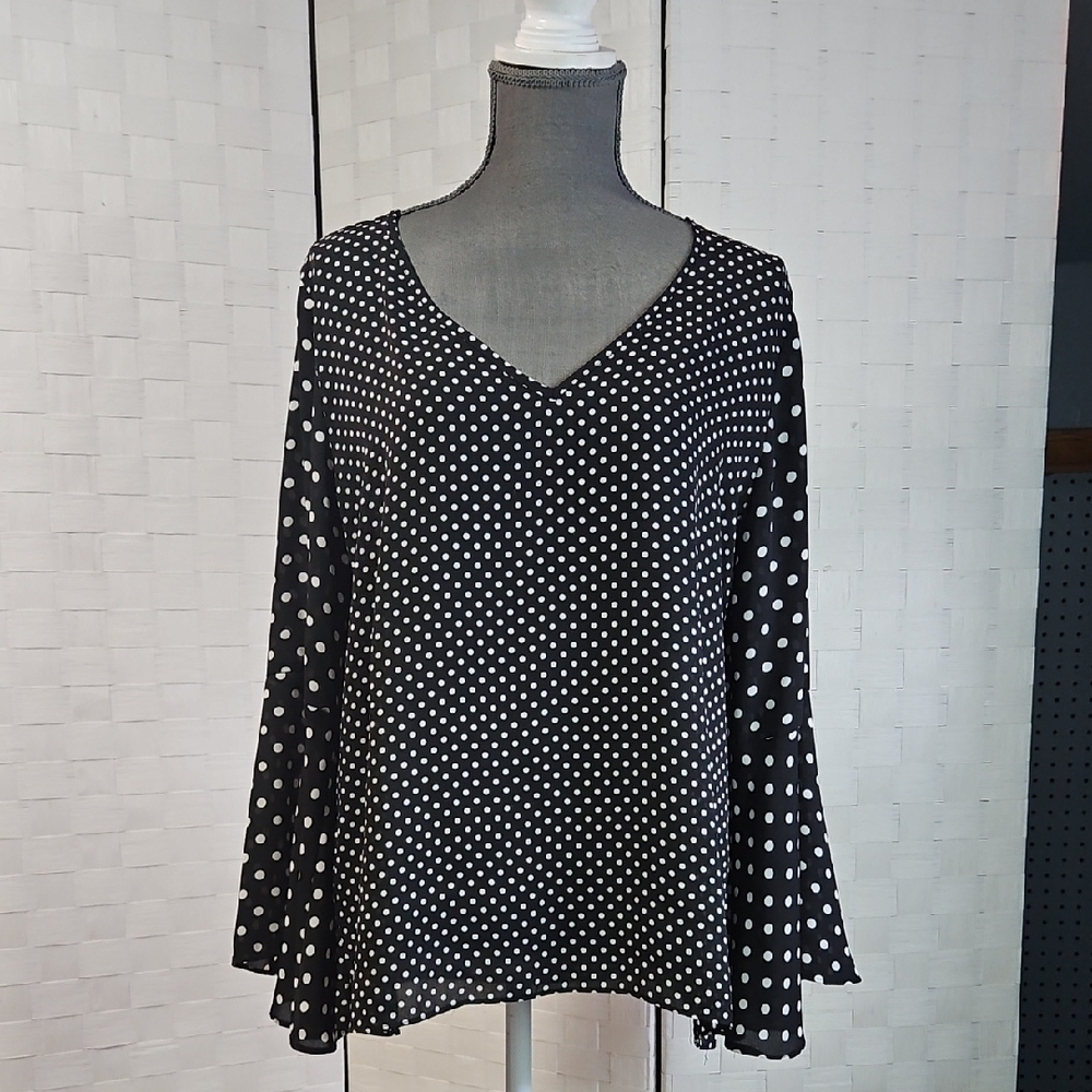 Violet & Claire Black and White Polka Dot V-Neck Blouse